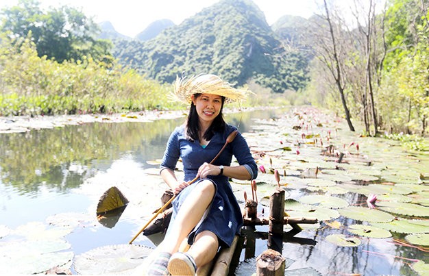 Yen stream in water lilies blooming season - ảnh 7